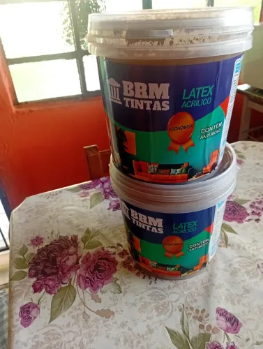 Vendo 2 tintas 3,6 litros marrom lacrada 2 por $50