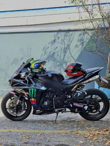 Yamaha R1 1000cc