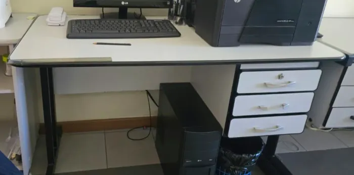 Mesa de Escritório 120 cm com 3 Gavetas