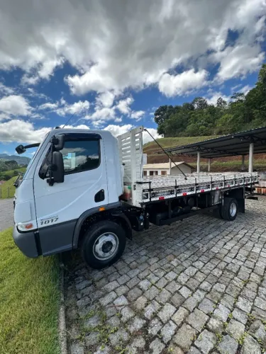 Accelo 1017 CE 2024 Mercedes Bens