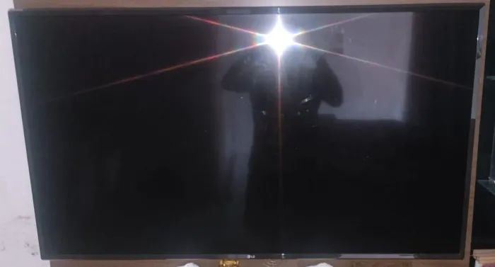 Vendo tv LG 49 polegadas 4k smart com todos os aplicativos instalados tudo funcionando..