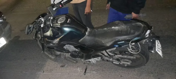 Vendo fz15 2025 batida 11.900