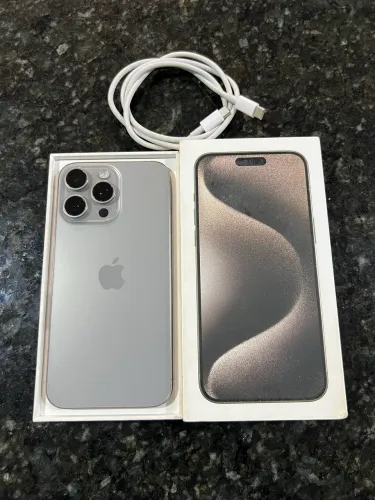 iPhone 15 Pro Max 256gb todo original, acompanha caixa e cabo