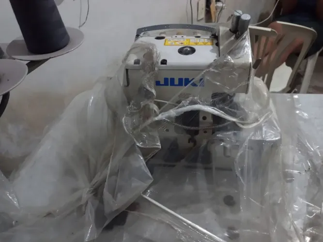 Máquina de costura overlock