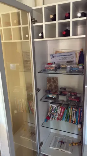 Estante Livros em vidro reflecta 