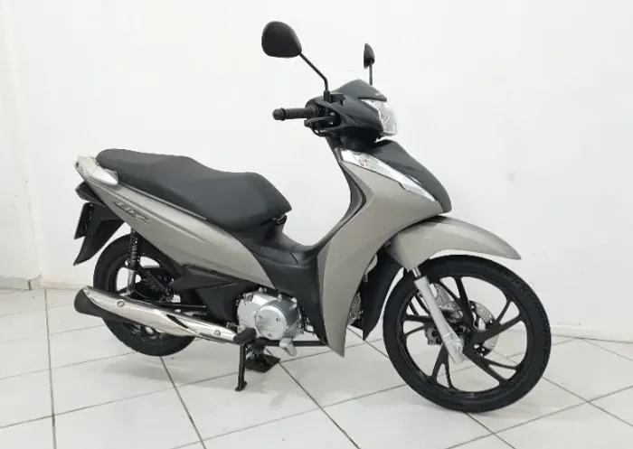 Biz 125! Ano 2024! Apenas 3.670 km! Perfeita! Financiamos e Aceitamos Trocas!