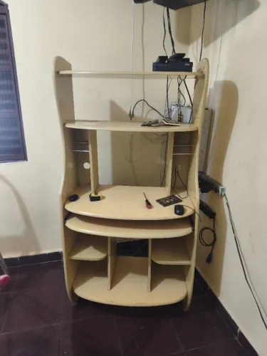 Escrivaninha para computador/ estudos
