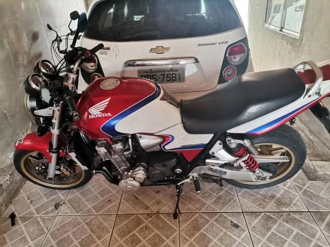 CB 1300 four ano 2007