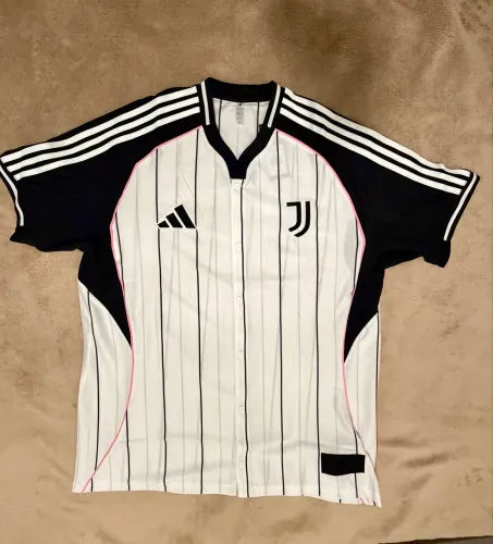 Camisa Juventus versão US Pack na etiqueta