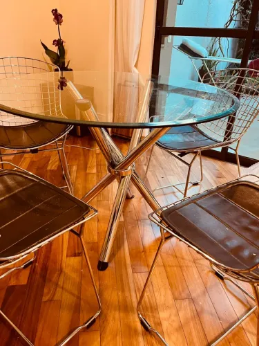 Mesa de vidro com 4 cadeiras 