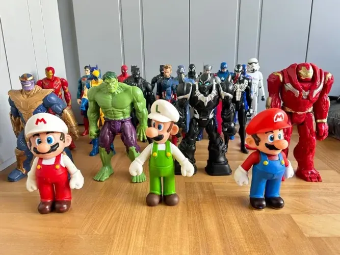 Coleção de 23 Bonecos Grandes Marvel, DC, Star Wars e Super Mario