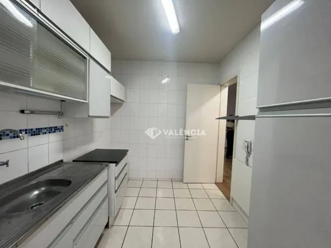 Apartamento semi Mobiliado para locação com 2 quartos por R$1.650,00 na Rua Rafael Picoli 