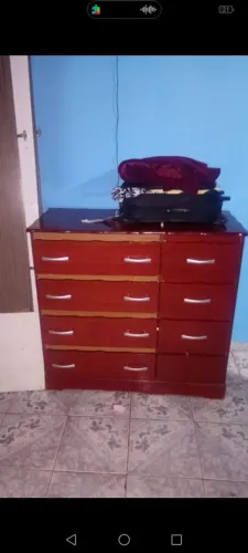 Cômoda e cama de solteiro