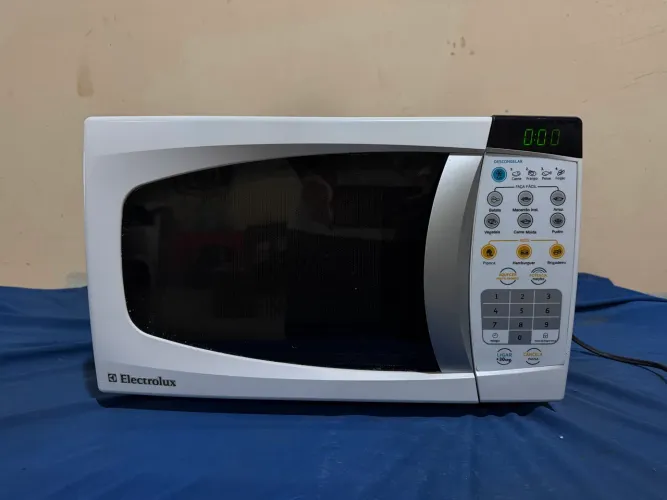 Microondas Electrolux branco! 23 litros