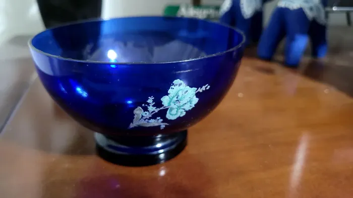 Taça de sobremesa azul cobalto vintage da década de 50/60
