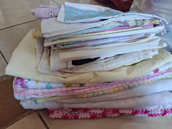 Roupas e cobertores de bebê