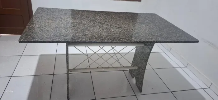 Mesa de mármore - usada