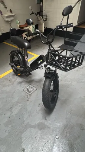 Bicicleta elétrica Leve Muito nova