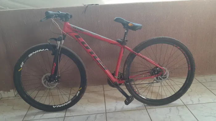Vende-se uma bicicleta aro 29 com defeito