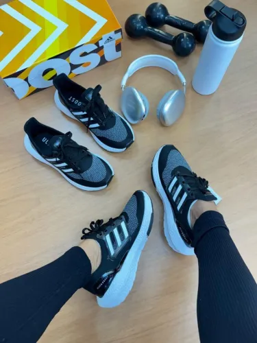 Tênis adidas 