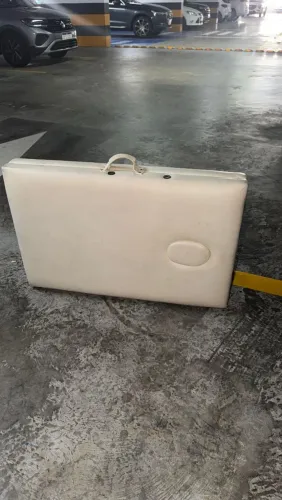 Vende maca móvel semi nova bem conservada 