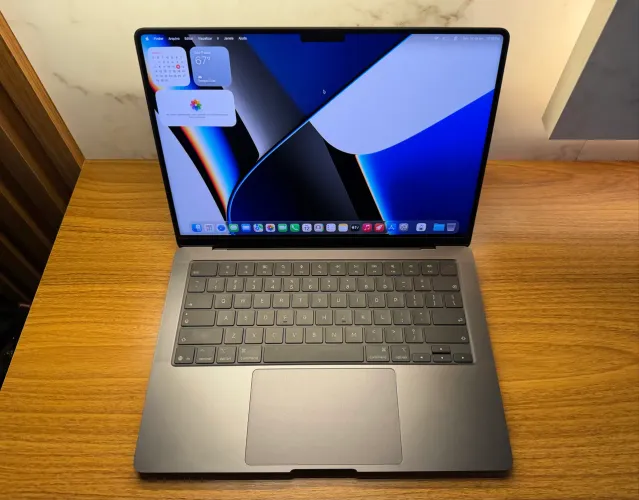 MacBook Pro M4 Pro 24gb / 512gb / 14 Pol / Black / 4 ciclos apenas.