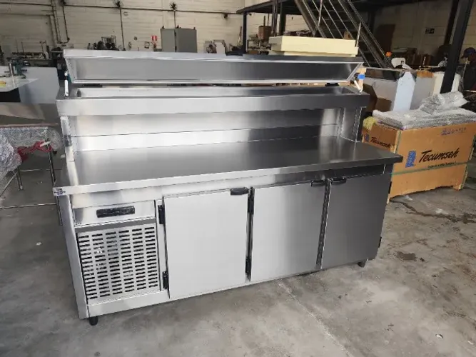 Balcão refrigerado com cubas para montagem de pratos, chassi inox, 2,00 m 