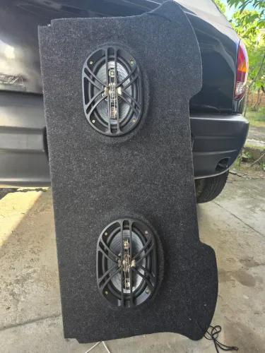Falantes bravox e tampa de mala