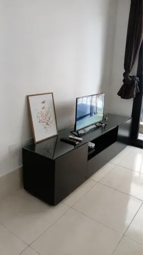 Rack Tokstok com tampo de vidro sob medida