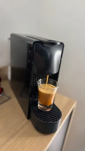 Cafeteira Nespresso Essenza Mini Preta