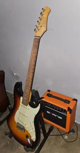 Guitarra Eko + AMP + Pedais (Drive) em Ótimo Estado