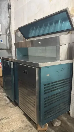 Refrigerador Industrial Inox refrimate 1500 com Bancada de serviço em otimo estado.