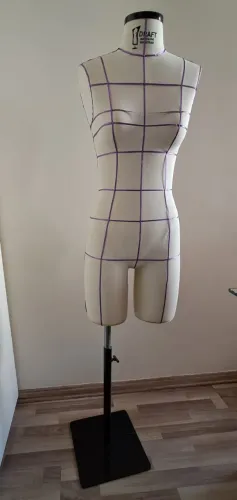 Manequim Feminino Meia Perna com pé de ferro Modelagem e Moulage Marca Draft Tamanho 38