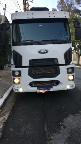Ford Cargo 2042 AT 2015 - Motor Novo Sem Uso, Revisado e Pronto para Trabalhar