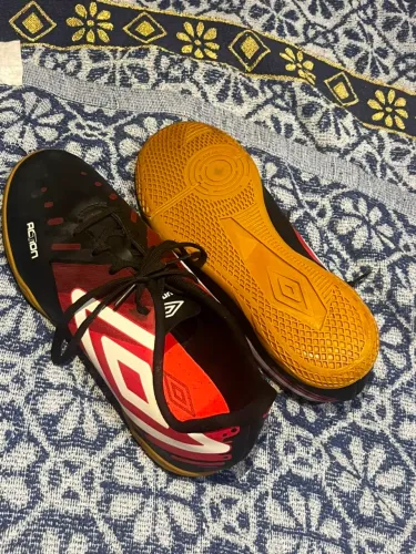 Tênis de futsal semi novo