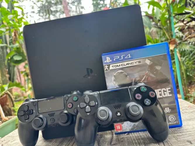 Ps4 slim +2 controle+1 Game
