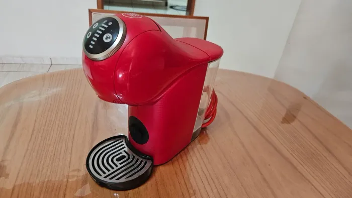 Cafeteira Dolce Gusto Gênio S Plus Vermelha 220v