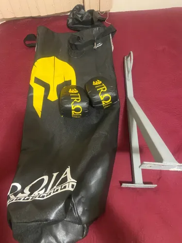 Saco de pancada + luva de boxe + suporte