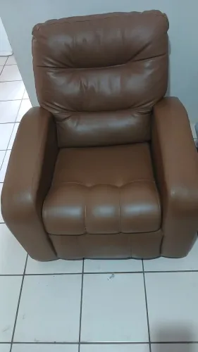 Vende se poltrona do papai ,top sem arranhões ou rasgo .espuma d 26 couro
