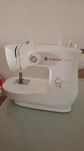 Máquina de Costura Singer M1605