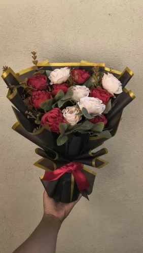 Buquês de flores artificiais a partir de 40,00 cada