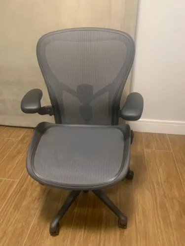 Cadeira de escritório Herman Miller completa