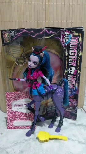 Boneca monster high avea trotter (ler descrição)