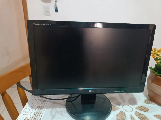 Monitor LG 1941s em perfeito estado.