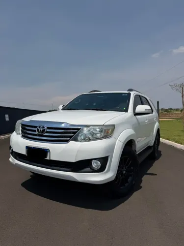 Toyota Hilux SW4 SR 4X2 2.7/ 2.7 Flex 16V Aut. 2014
