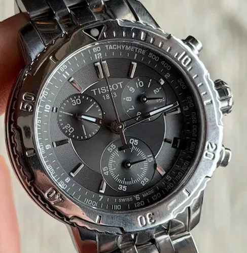 Tissot PRS 200 Chronograph Swiss Made - Aço Inox - Safira