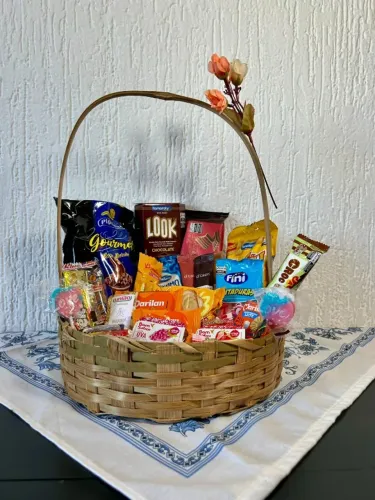 CESTA DIA DOS NAMORADOS, FAÇA SUA NAMORADA(O) FELIZ COM MUITOS DOCES SALGADOS!