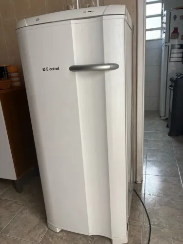 Freezer vertical em perfeito estado