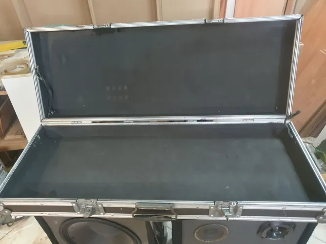 Hard case para teclado ou guitarra.