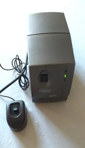 Estabilizador "no breaker" marca SMS modelo Revolution, usado em ótimo estado